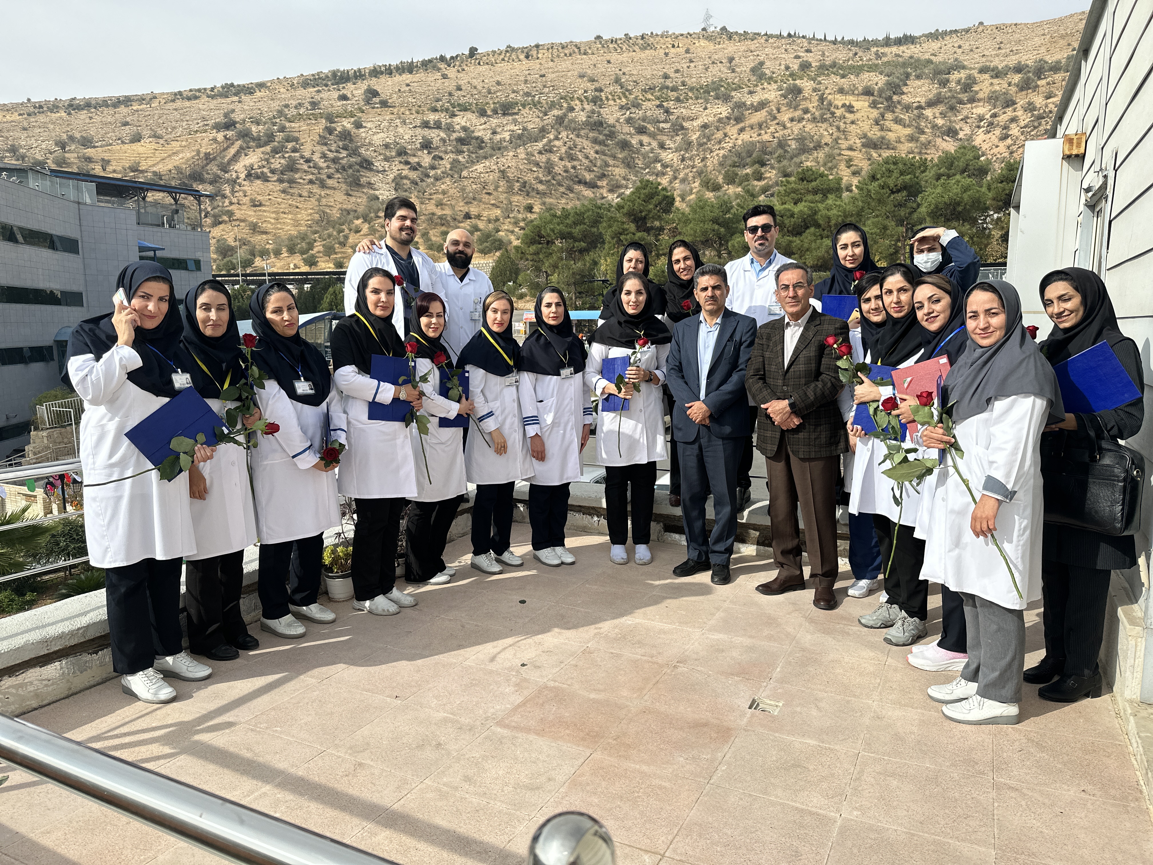 برگزاري جشن روز پرستار و تجليل از پرستاران نمونه بيمارستان مادر و كودك غدير 